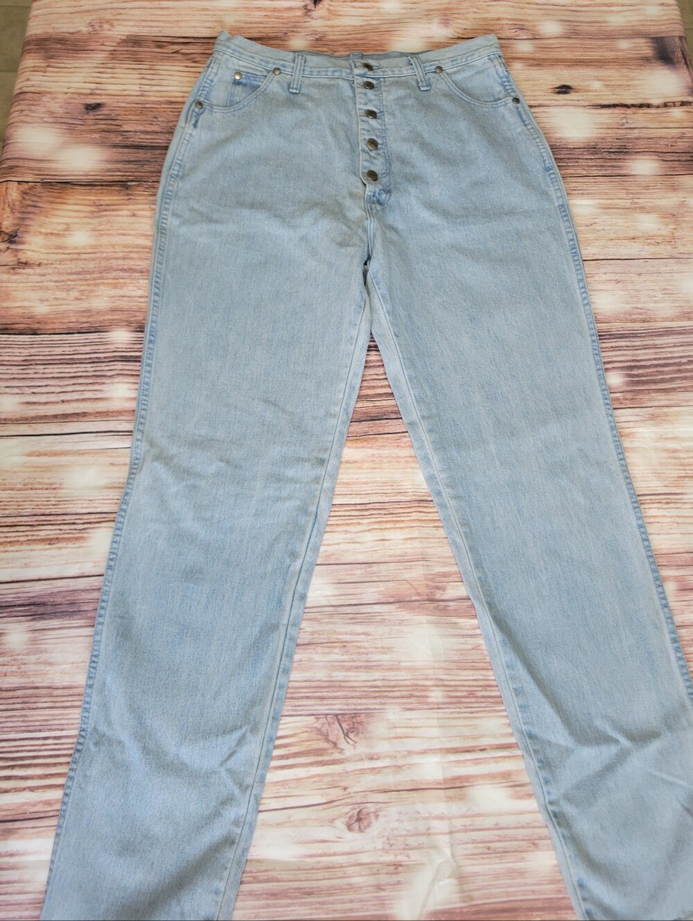 Vintage Button-up Lightwash Wrangler Jeans! [17/18 X34length]